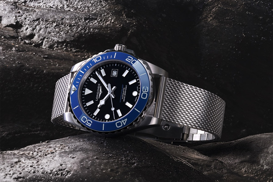 Longines HydroConquest con bisel cerámico azul y brazalete de malla, rediseñada en 2026
