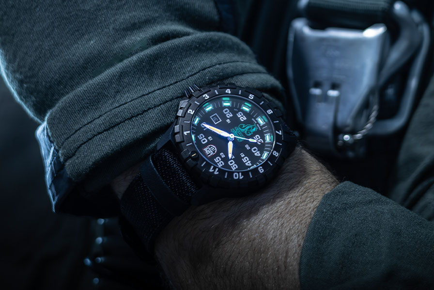 Reloj Luminox F-117 Nighthawk, cronógrafo con caja en acero y PVD