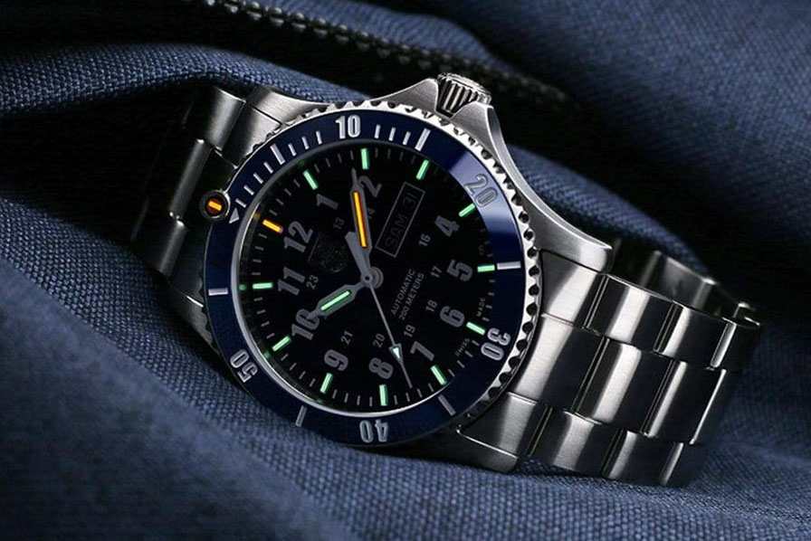 Reloj Luminox Sport Timer Automático con fondo de caja transparente