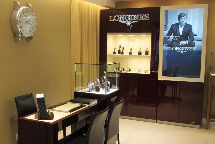 Vitrina de Longines en el showroom de DeMaio Joyería, Macacha Güemes 378, Puerto Madero