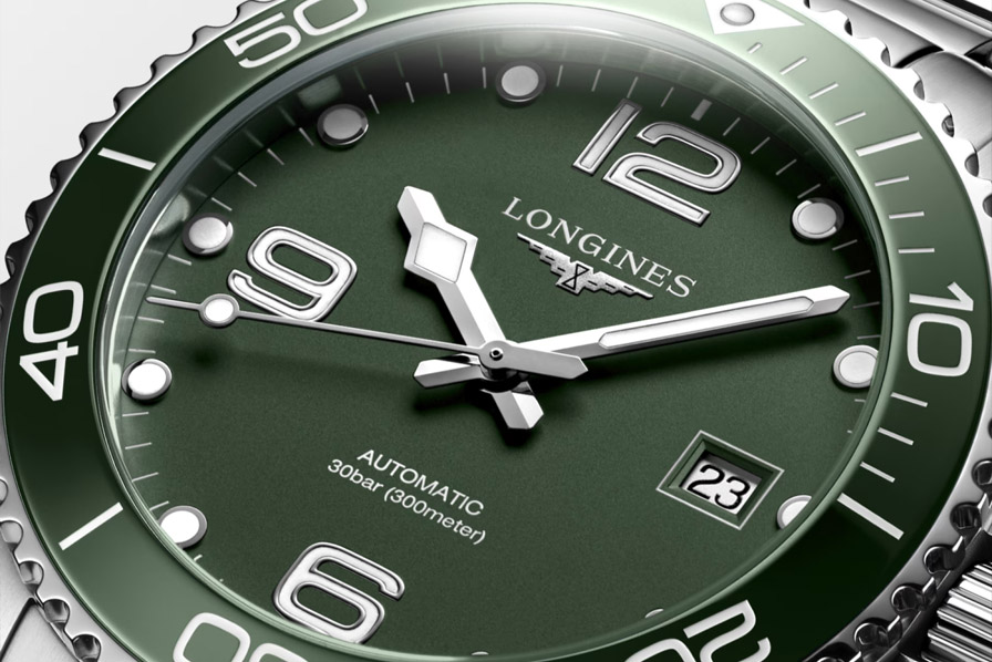 Macro de la esfera verde mate del Longines HydroConquest L3.781.4.06.6