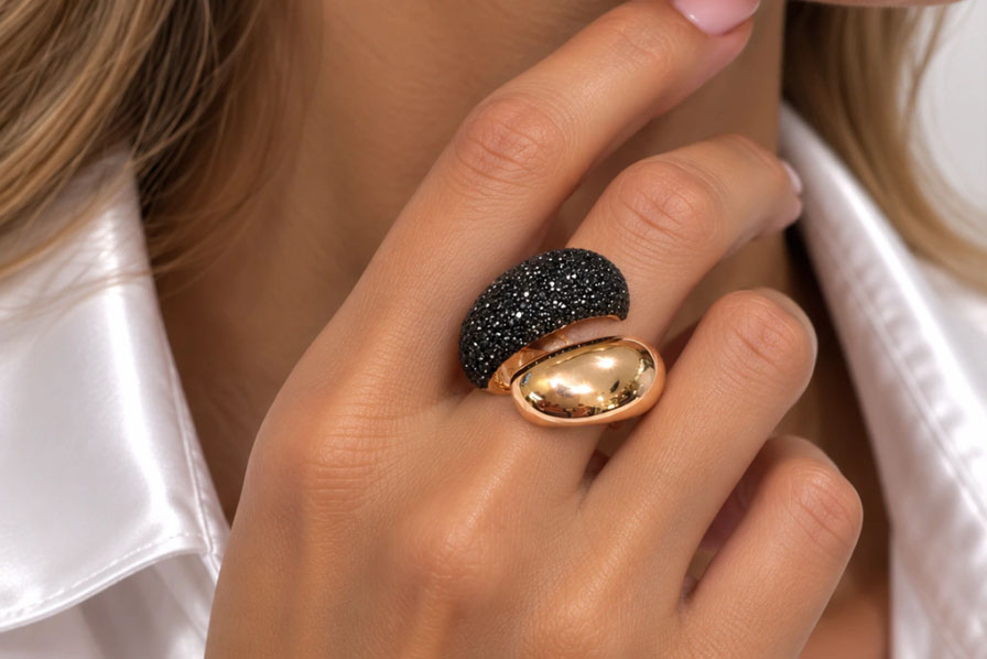 Anillo de plata con baño de oro rosa y polvo de diamante negro